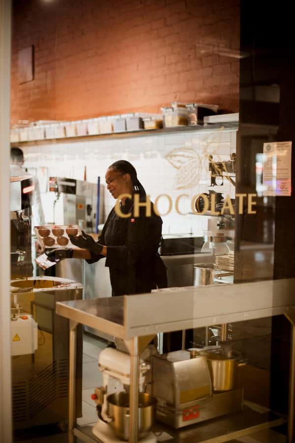 AFRIKOA Bean-to-Bar Chocolate Experience - Tempering gives the chocolate its finish