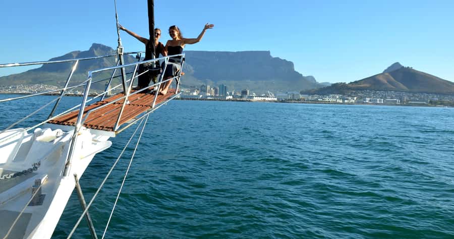 Cape Town: 1-Hour Pre-Sunset Champagne Cruise - Checking in at the V&A Harbour