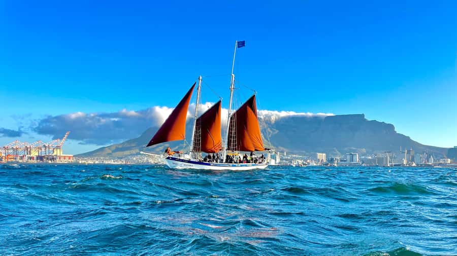 Cape Town: 1 Hour Table Bay Sailing Tour - Key points at a glance