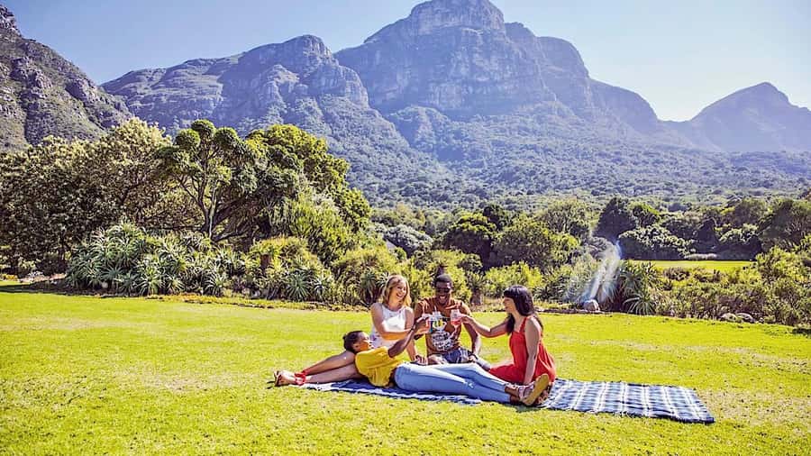 Cape Town: Full-Day Kirstenbosch, Bo-Kaap, and Penguins Tour - Cape Point and the edge of the peninsula