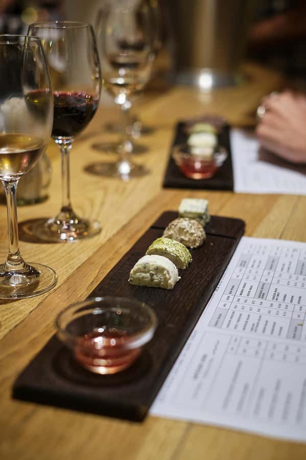 Cape Town: Full-Day Winelands Tour with Wine Tastings & Food - Transport and pickup are simple, but timing matters