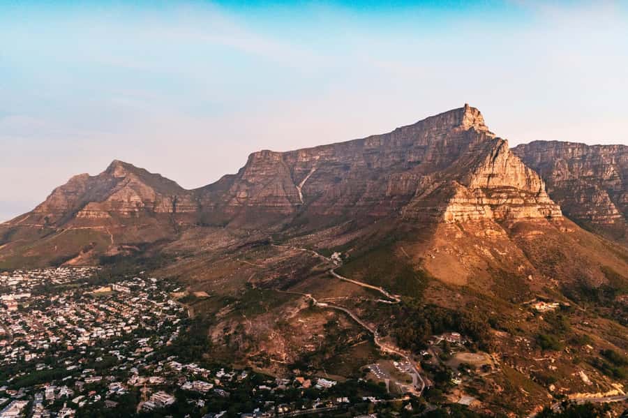 Cape Town: Guided Lion's Head Hike at Sunrise or Sunset - Choosing chains and ladders or the ridge