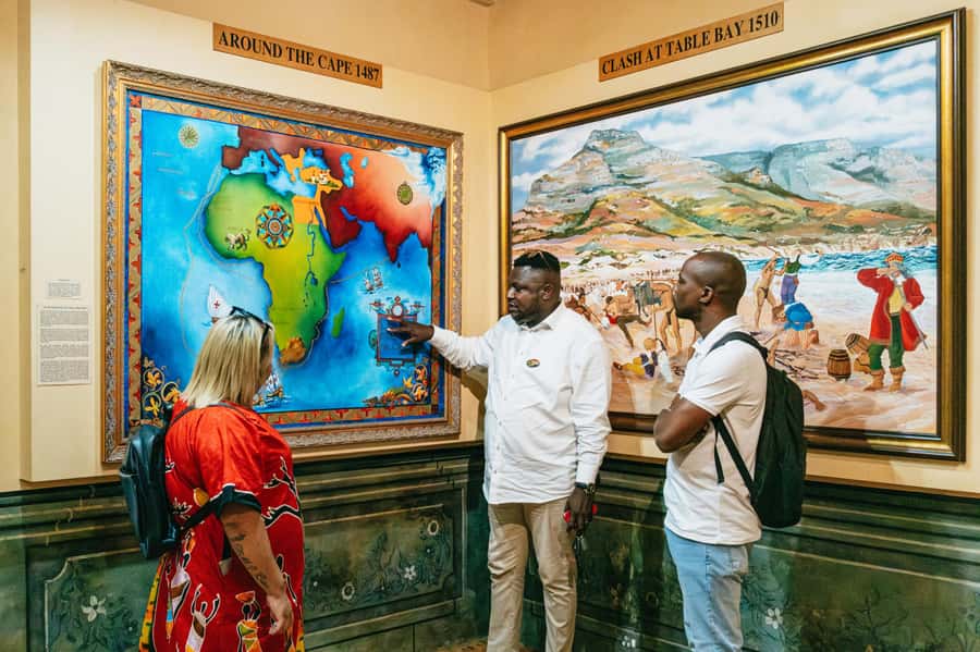 Cape Town: Half-Day Walking City Tour and African Lunch - Key points to know