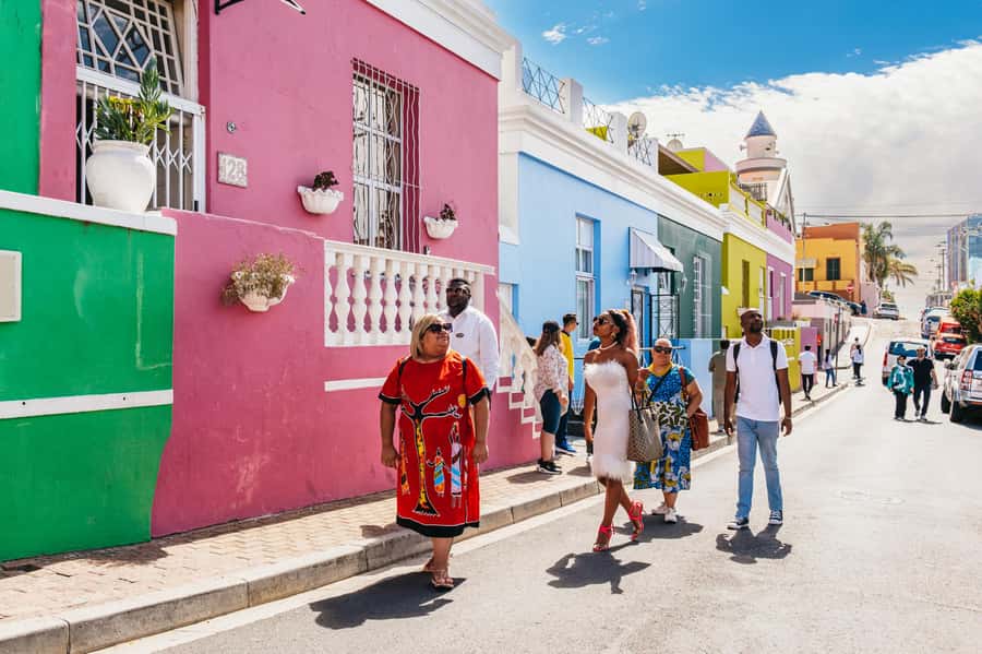 Cape Town: Half-Day Walking City Tour and African Lunch - Seeing the Castle of Good Hope from outside