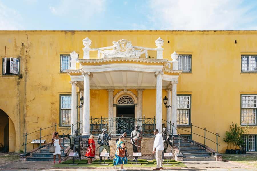 Cape Town: Half-Day Walking City Tour and African Lunch - Greenmarket Square and the city center