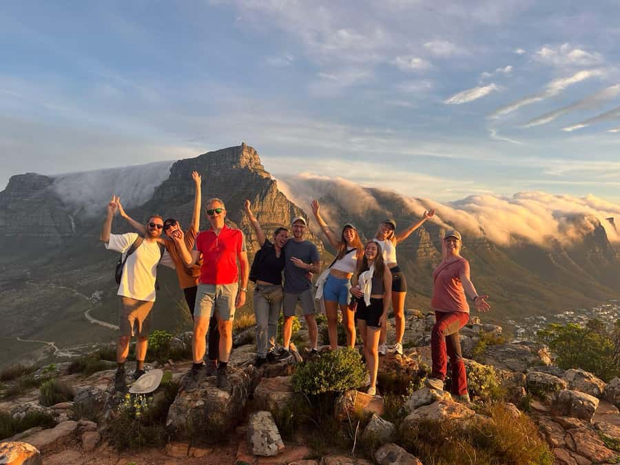 Cape Town: Lion's Head Sunrise or Sunset Guided Hike - What the guides add to the experience
