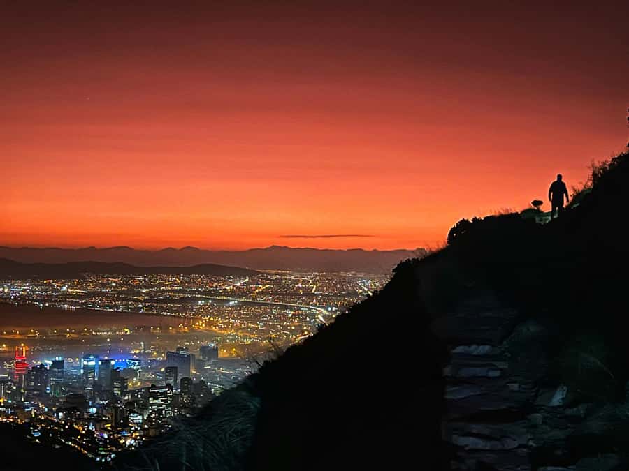 Cape Town: Lion's Head Sunrise or Sunset Hike - Sunset from the summit and a quieter lower viewpoint