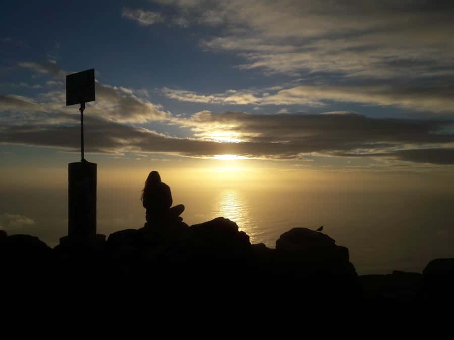 Cape Town: Lion's Head Sunrise with coffee or Sunset Hike - What the guide adds to a $49 experience