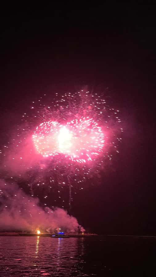 Cape Town: New Year's Eve Fireworks Cruise - The midnight fireworks from the sea