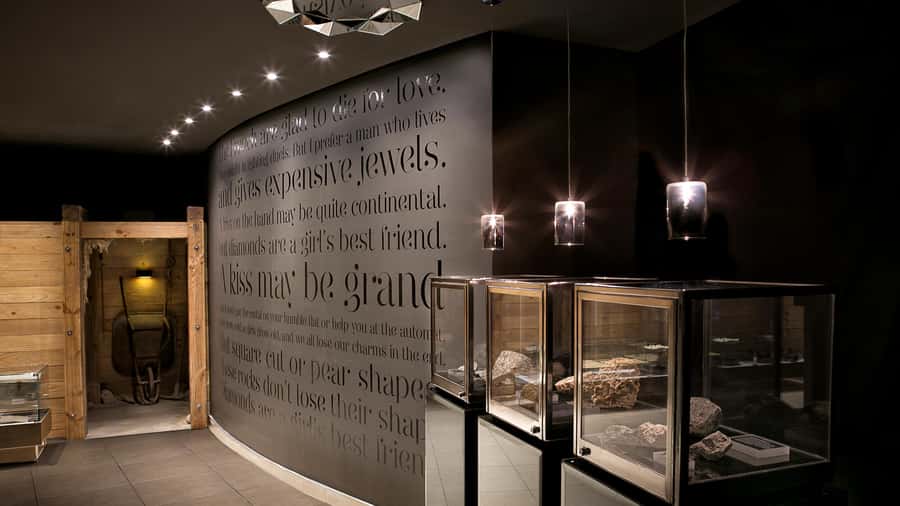 Cape Town: Private Guided Tour of Cape Town Diamond Museum - What this Cape Town diamond tour really is