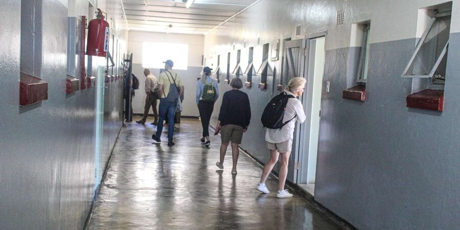 Cape Town: Robben Island ferry ticket plus Guided Tour - Practical tips for a better visit