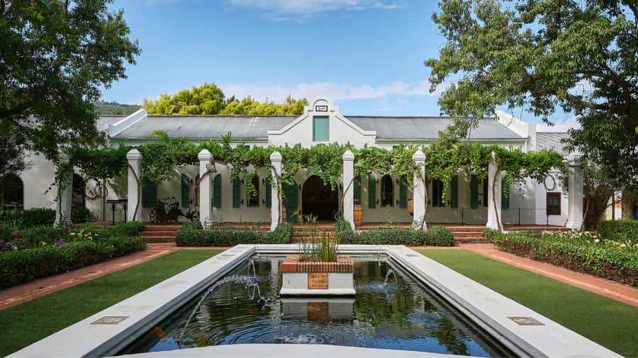 Cape Town: Stellenbosch, Franschhoek and Paarl Wine Day Trip - Finishing with MCC and macarons