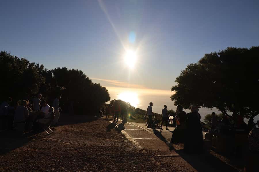 Cape Town: Sunset Bus Tour with Picnic on Signal Hill - About 105 minutes on Signal Hill