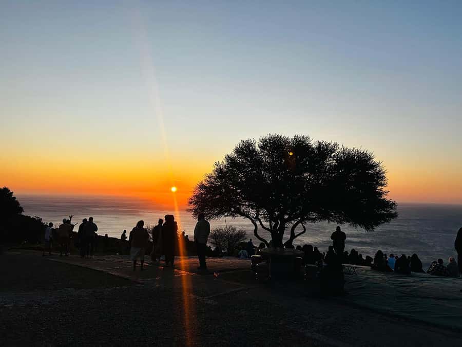 Cape Town: Sunset Bus Tour with Picnic on Signal Hill - From the V&A Waterfront to the Atlantic Seaboard