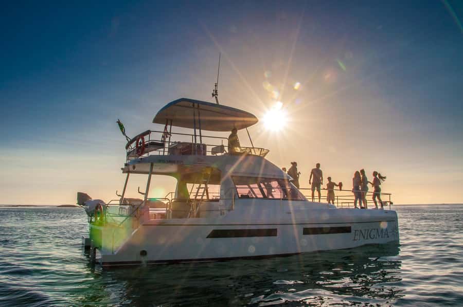 Cape Town: Sunset Champagne Cruise and 3-Course Dinner - Esperance, Serenity One, and the boat you actually board