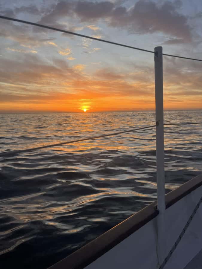 Cape Town: Sunset Cruise from V&A Waterfront with Bubbly - Who should book the schooner cruise