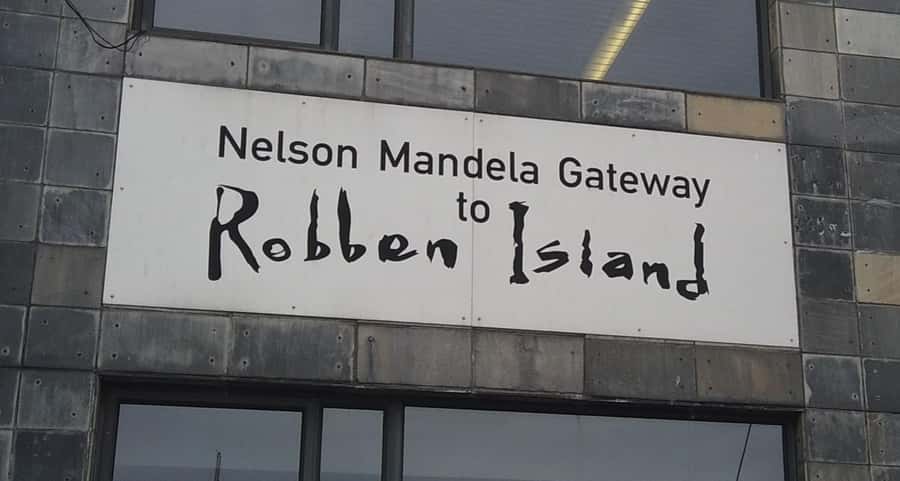 Cape Town: Table Mountain and Robben Island Tour - Why this pairing works in one Cape Town day