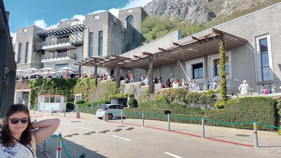 Cape Town: Table Mountain Cable Car Ticket - Exploring the summit viewing decks