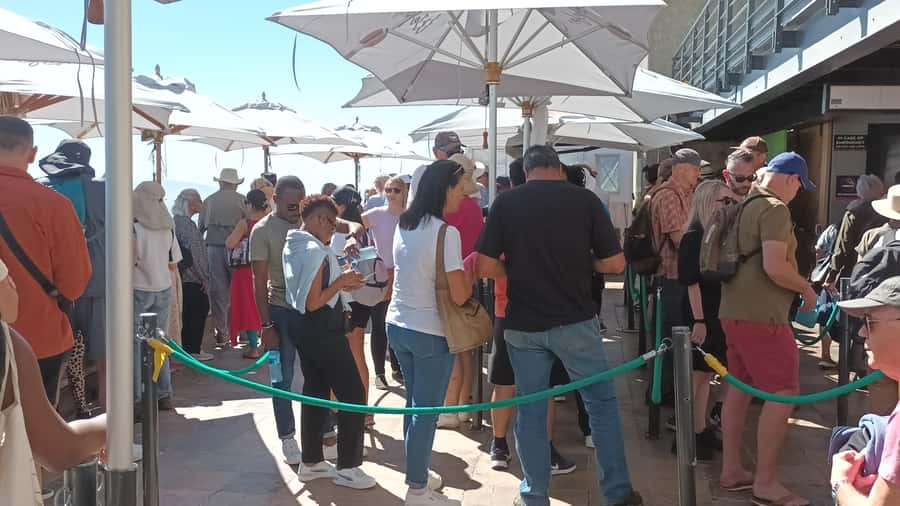 Cape Town: Table Mountain Cable Car Ticket - Weather, queues, and the small practical annoyances