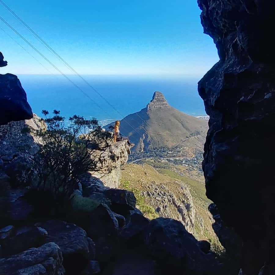 Cape Town: Table Mountain Hike via India Venster Morning - The India Venster window and the first big views