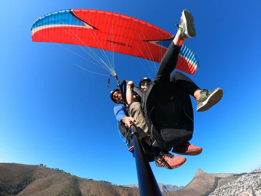 Cape Town: Tandem Paragliding Flight with the Experts - Language, meeting details, and small practical points