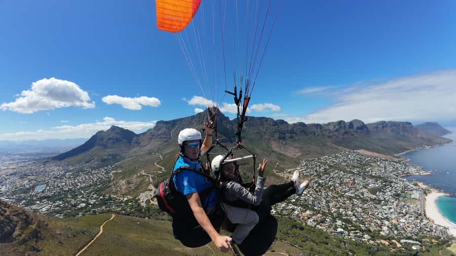 Cape Town: Tandem Paragliding with Instructor - Meeting at Signal Hill and checking in