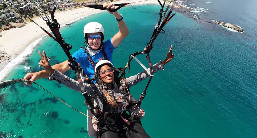 Cape Town: Tandem Paragliding with Instructor - The safety briefing before takeoff