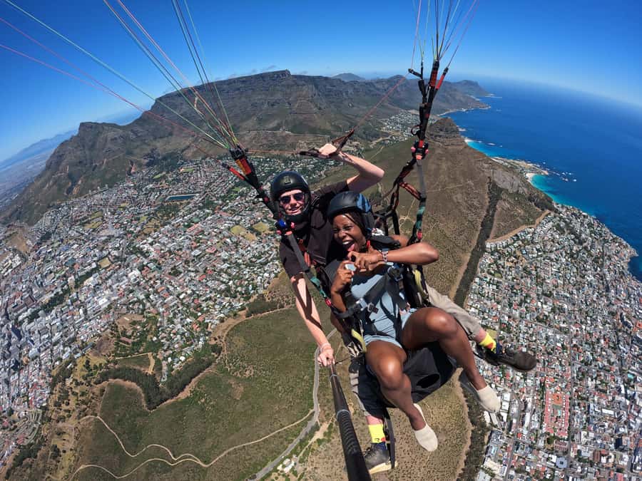 Cape Town: Tandem Paragliding with views of Table Mountain - Signal Hill route toward the Sea Point Promenade