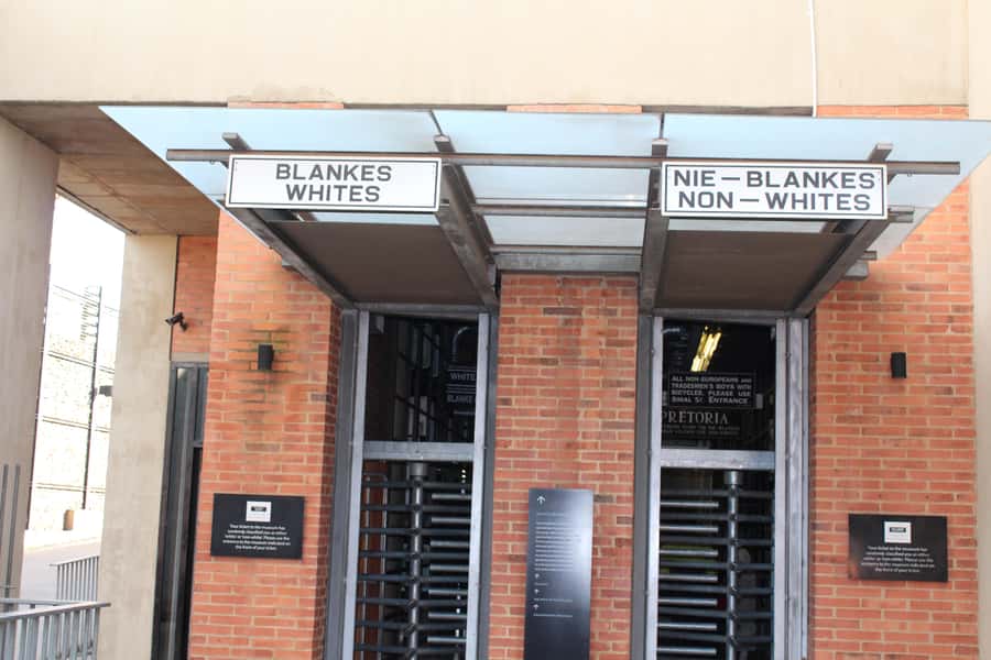 Constitutional Hill & Apartheid Museum Half Day Tour - Why these two sites belong together