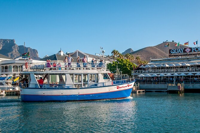 Cruise and Dine Dinner / Cape Town: Sunset Champagne Cruise and 3-Course Dinner - Choosing between a calm sail and a party boat