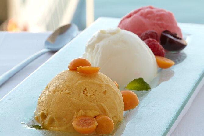 Cruise and Dine Dinner / Cape Town: Sunset Champagne Cruise and 3-Course Dinner - Sunset timing, wind, and rough water