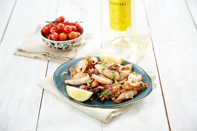 Cruise and Dine Lunch / Cape Town: Coastal Motor Cruise and 2-Course Lunch - Starting at Quay 5 in the V&A Waterfront