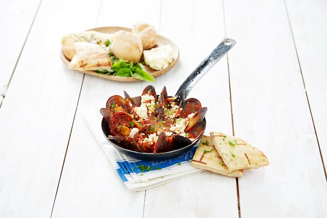 Cruise and Dine Lunch / Cape Town: Coastal Motor Cruise and 2-Course Lunch - Who will enjoy this Cape Town cruise and lunch?