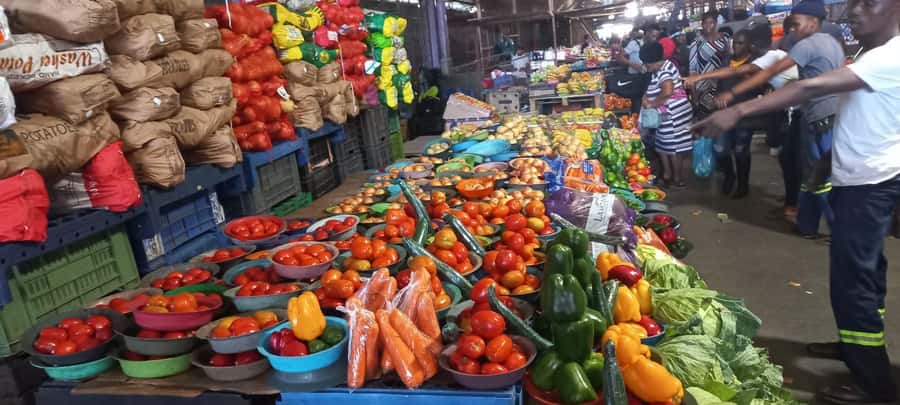 Durban: Local Markets and Culture Guided Walking Tour - Bunny chow on the North Beach promenade