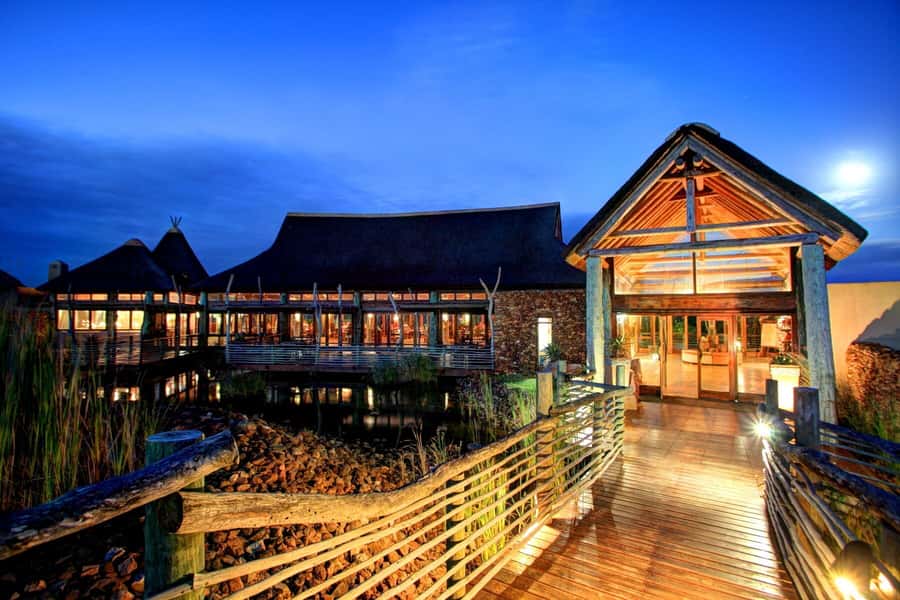 From Cape Town: 2-Day Safari at Garden Route Game Lodge - Dinner and the overnight chalet