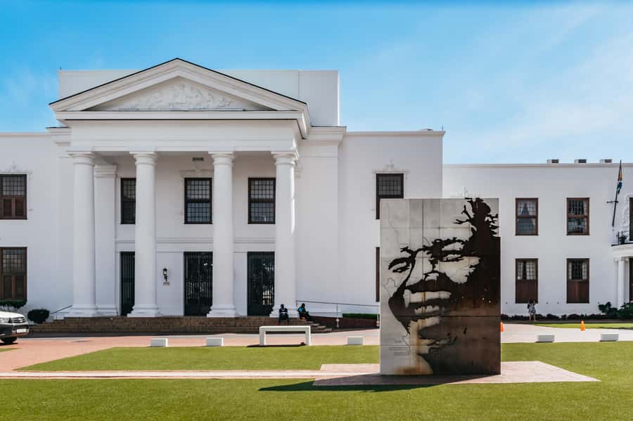 From Cape Town: 3 Regions Wine Tour with 3 Estates, 15 Wines - Drakenstein Prison and Mandela’s final stop