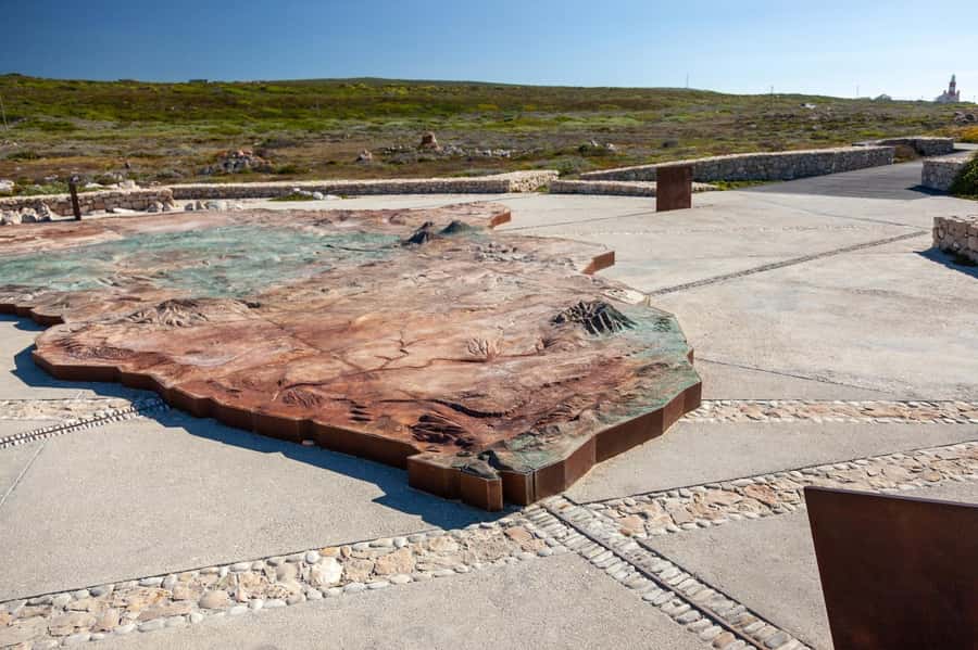 From Cape Town: Cape Agulhas, Penguins, Wine Tasting Tour - Hemel-en-Aarde wine country and the tasting stop