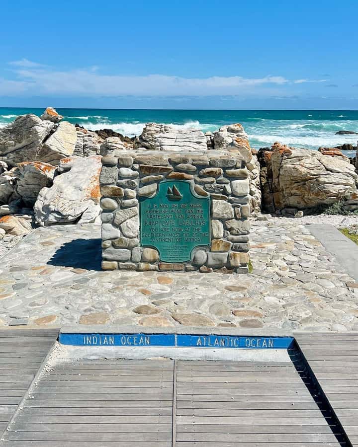 From Cape Town: Cape Agulhas, Penguins, Wine Tasting Tour - The early Cape Town pickup and the road east