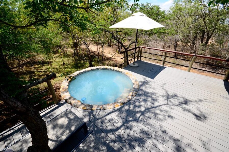 From Johannesburg: Kruger National Park 4-Day Luxury Safari - Sunset and spotlight viewing in Balule