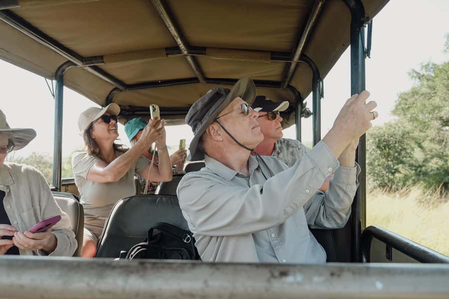 From St Lucia: Big 5 Safari in the Hluhluwe-Imfolozi Park - What the six-person limit changes
