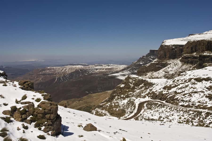 From Underberg: Extended Lesotho Day Tour - 9.5hrs - Makhapung and the traditional healer
