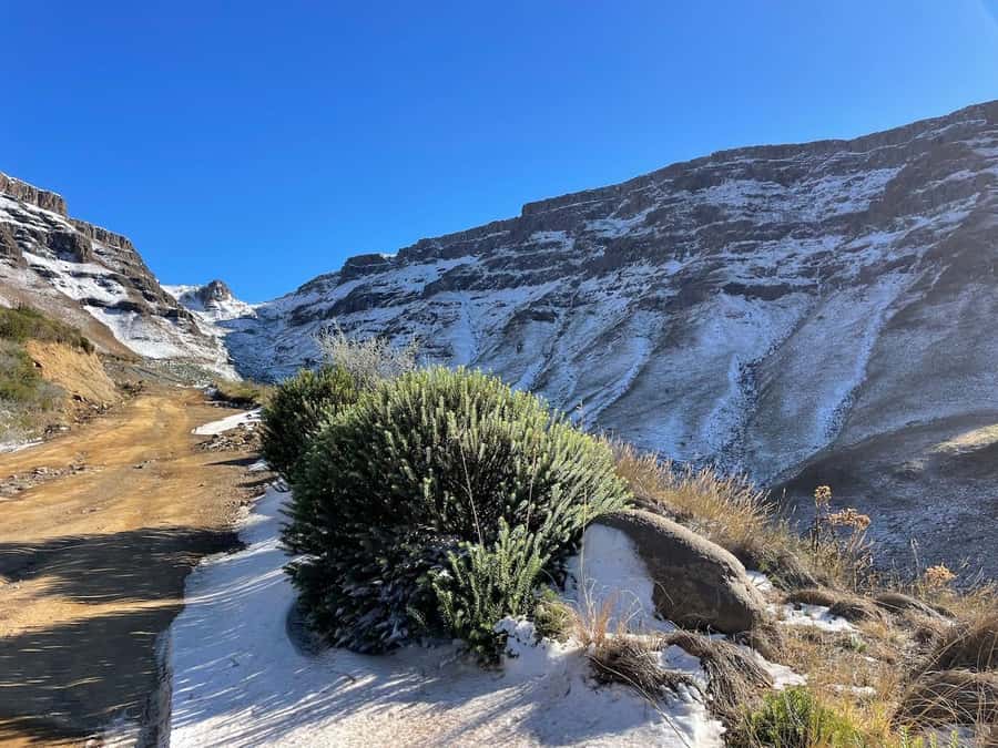 From Underberg: Sani Pass Private Day Tour - Climbing from 1,544 to 2,876 meters