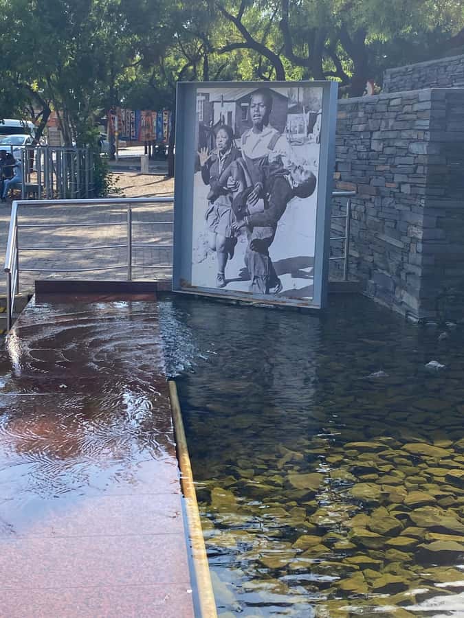 full day tour Johannesburg et soweto township - Mandela’s House brings the story closer