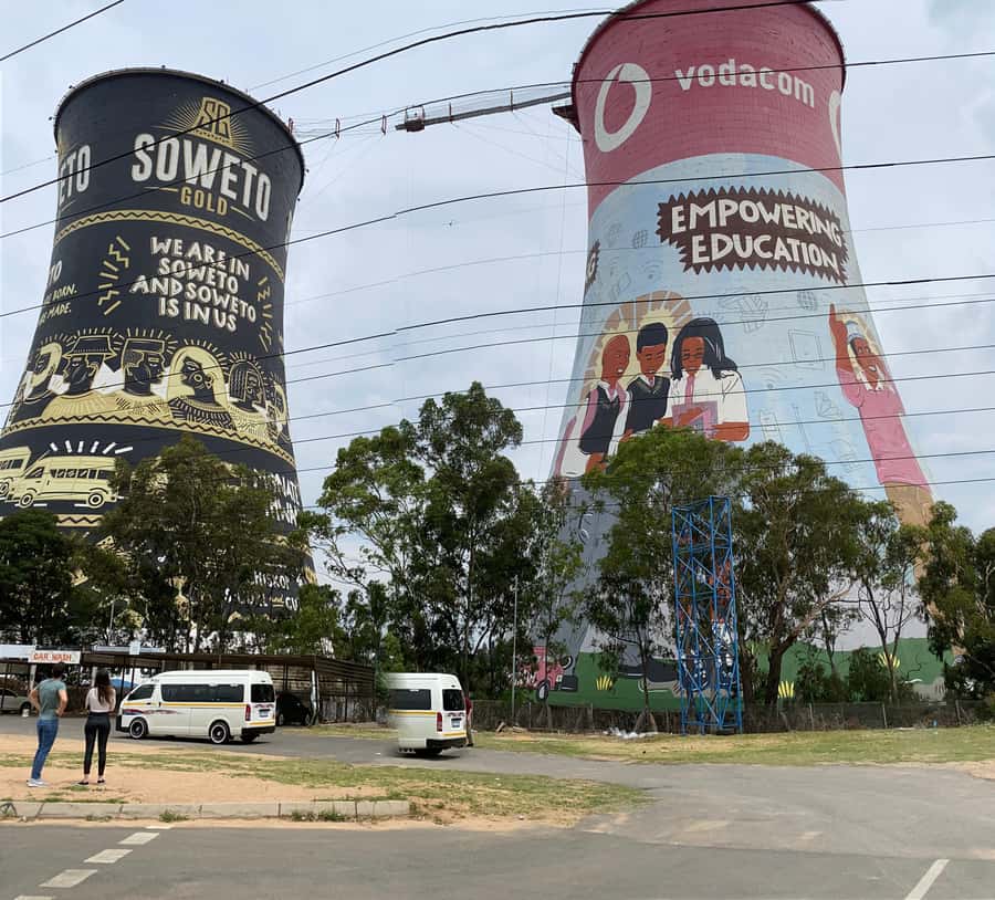 full day tour Johannesburg et soweto township - A moving drive through central Johannesburg