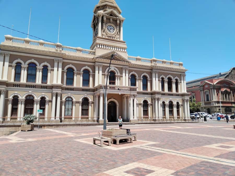 Gqeberha: City Highlights Car and Walking Tour - Following the coastal road