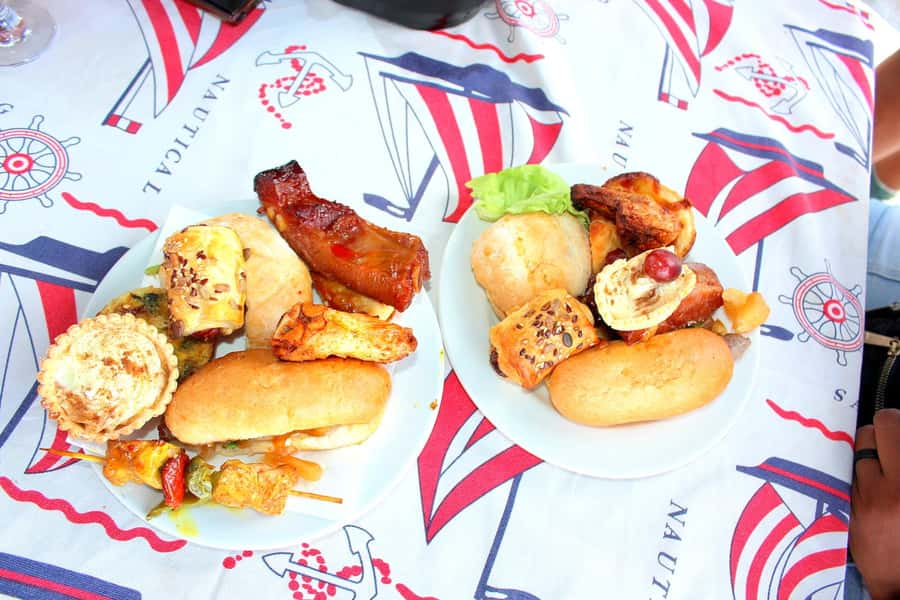 Hartbeespoort: 2-Hour Dam Cruise with South African Food - Music and the mood on board