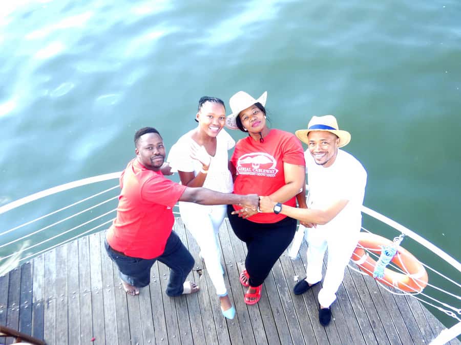 Hartbeespoort Dam: 1 Hour Cruise & Sunday Buffet Lunch - A Sunday built around water and lunch