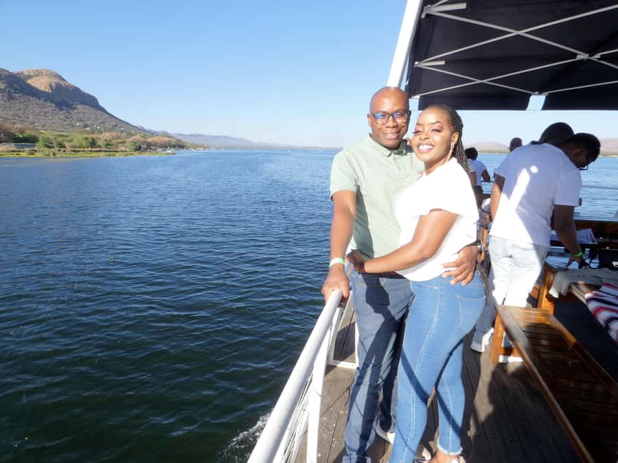 Hartbeespoort Dam: 1 Hour Cruise & Sunday Buffet Lunch - Meeting at Harties Boat Company in Kosmos
