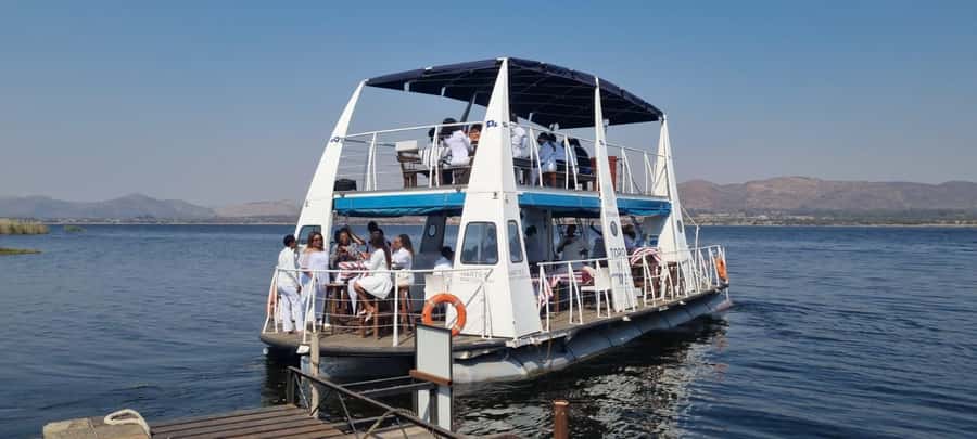 Hartbeespoort Dam: 1 Hour Standard Scenic Boat Cruise - The return past the zoo and Yacht Club
