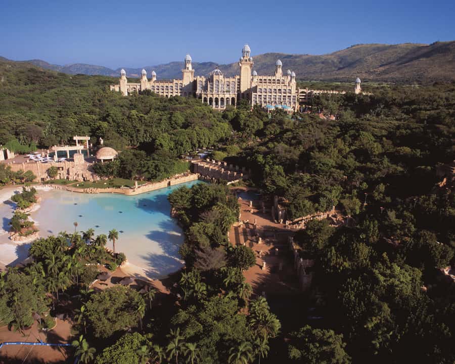 Johannesburg: Full Day Sun City & Pilanesberg Nature Reserve - Three hours searching for the Big Five